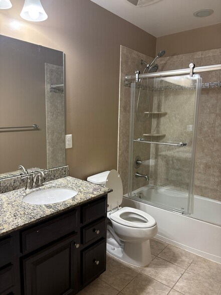 Building Photo - 1023 Anderson Pl SE