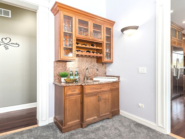 Building Photo - 2504 Skylane Dr