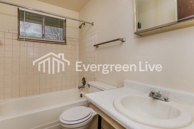 Building Photo - 5989 Chatsworth Dr