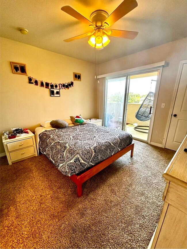 Building Photo - 3/2 unit with beautiful water view becoming available July 1st for an annual lease
