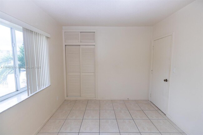 Building Photo - 8900 NW 38th Dr