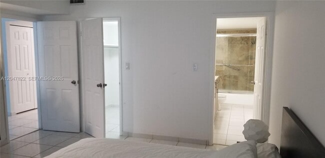 Building Photo - 5401 Collins Ave