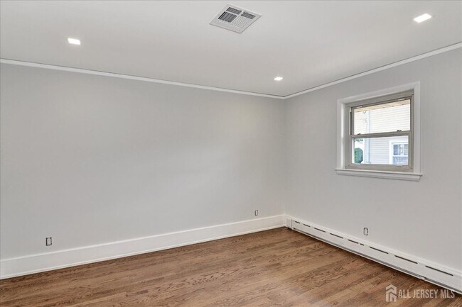 Building Photo - 5 Hilltop Ave