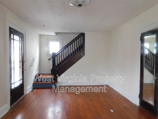 Building Photo - 54 Hunt Ave