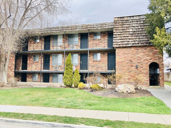 Building Photo - 435 Warnock Ave S
