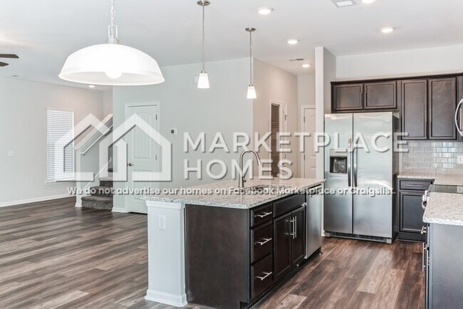 Building Photo - 390 Sessile Oak Dr