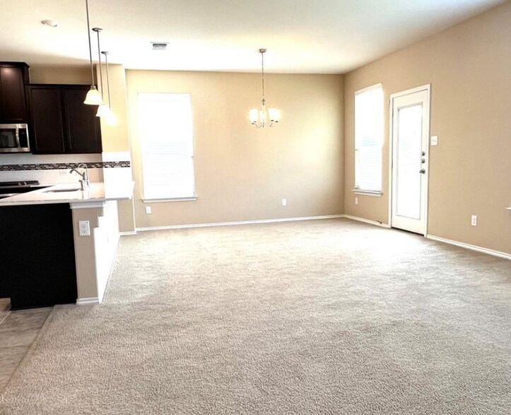 Building Photo - 7952 Bassano Dr