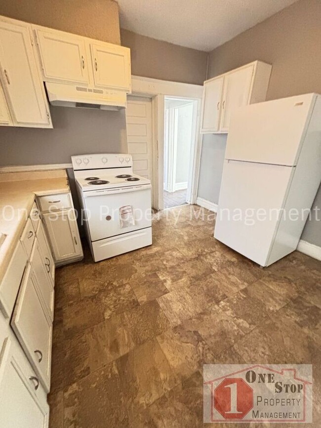 Building Photo - 3 Bedroom 1 Bathroom in Kansas City!