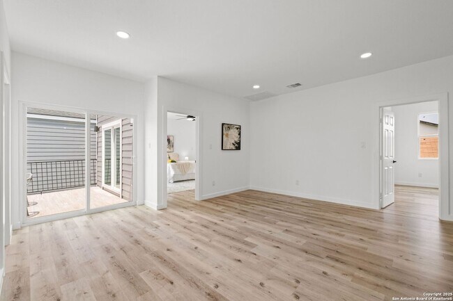 Building Photo - 420 Dreiss St