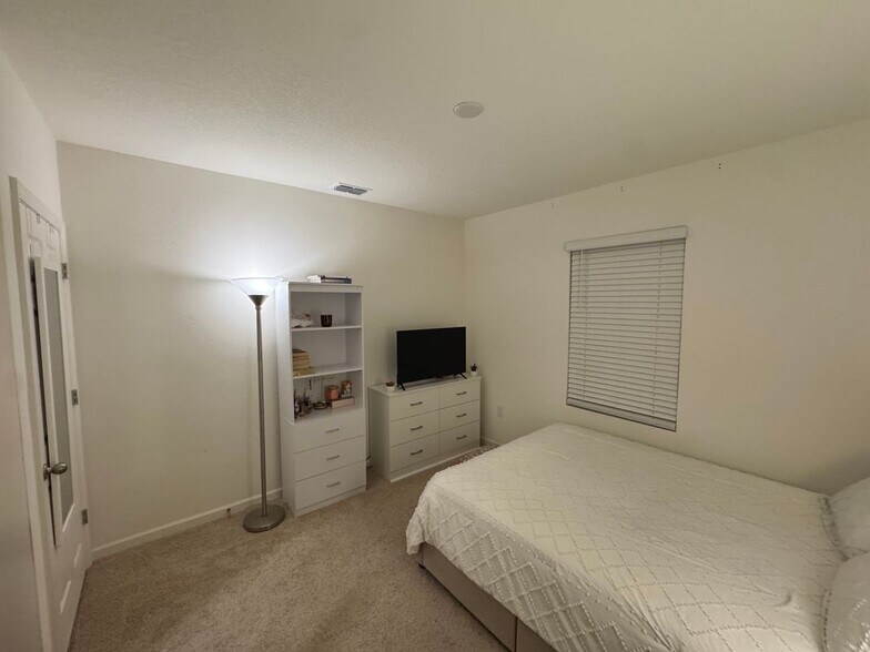 Building Photo - 946 Dugan CIR SE