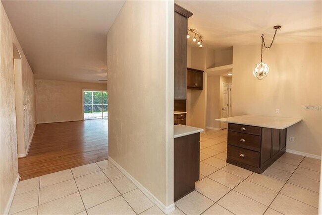 Building Photo - 12 Peruvian Ln