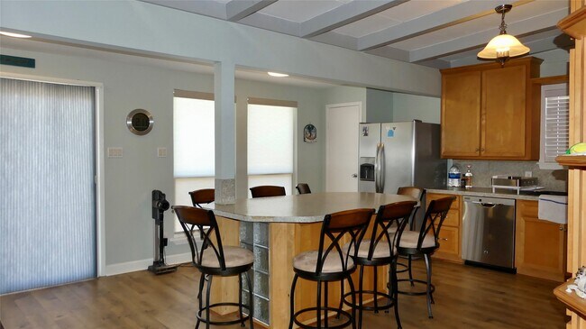 Building Photo - 58 Lakeside Dr