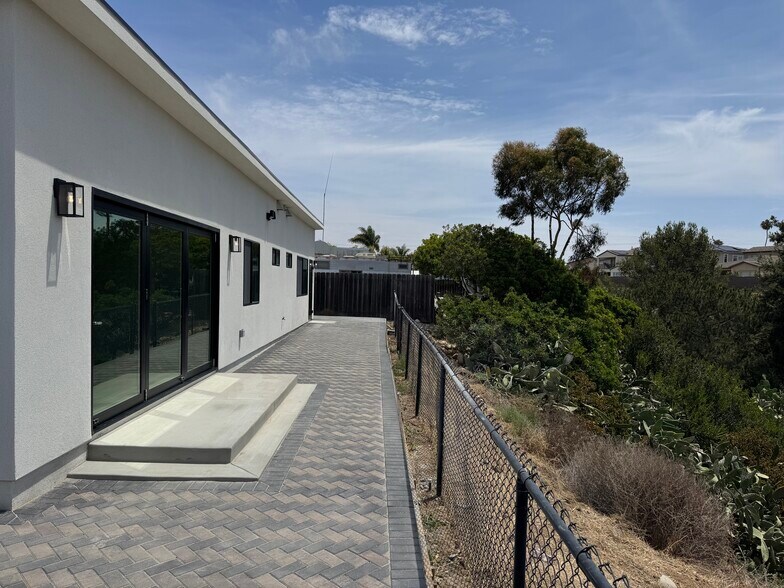 Building Photo - 3535 Hatteras Ave