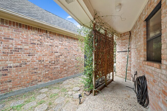 Building Photo - 38 Kelliwood Ct Cir