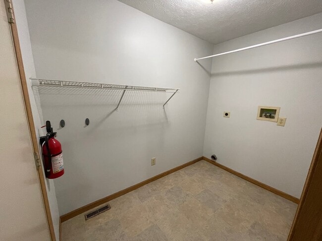 Building Photo - 232 Elizabeth Dr