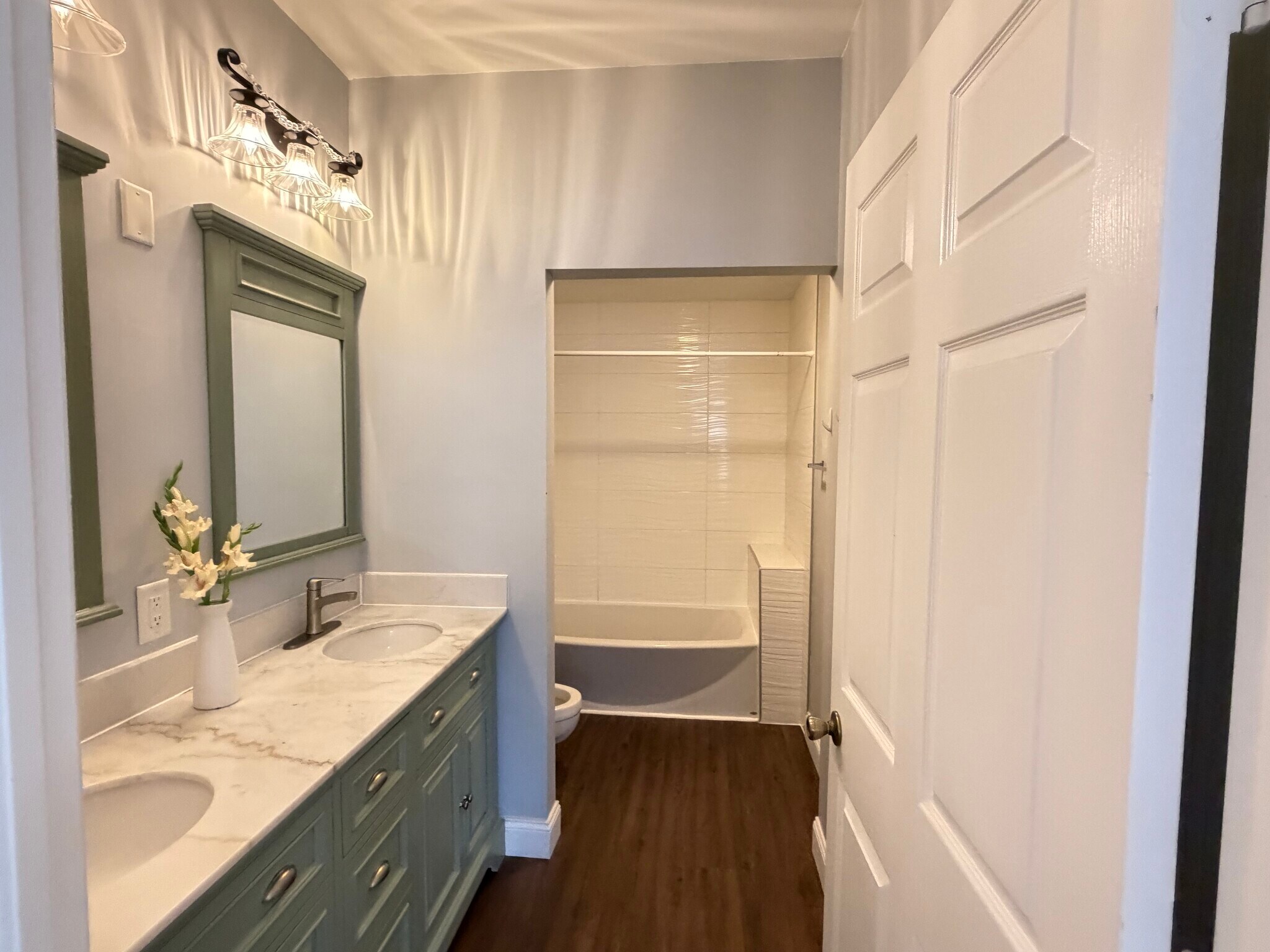 Master bathroom, hot tap - 1096 Woodshire Ln