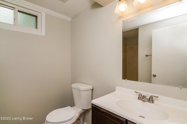 Building Photo - 3208 Cabinwood Dr