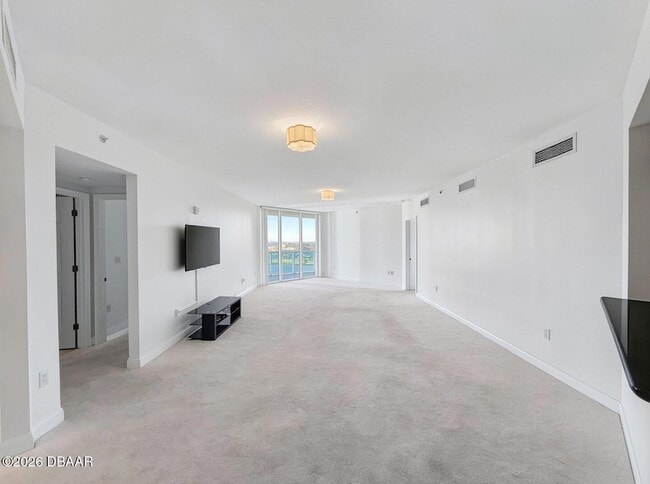 Building Photo - 231 Riverside Dr