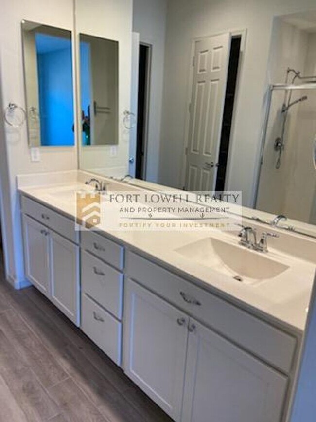 Building Photo - Luxury Living in Oro Valley $2750.