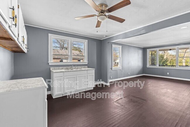 Building Photo - 1402 Bragg St
