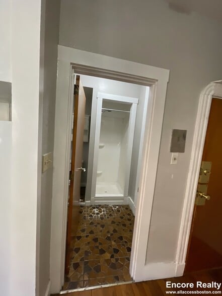 Building Photo - 41 Anderson St