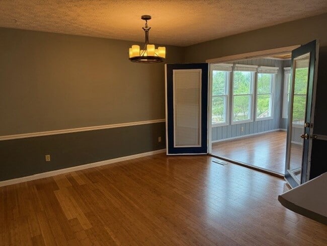 Building Photo - 3 Bedroom / 2.5 Bathroom - Home in Cookeville!