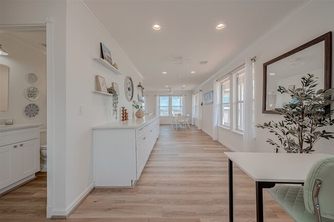 Building Photo - 510 Surf Oaks Dr