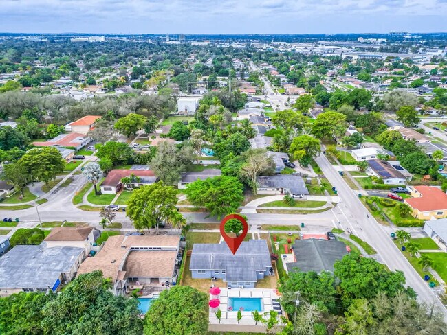 Building Photo - 17621 NE 7th Ave