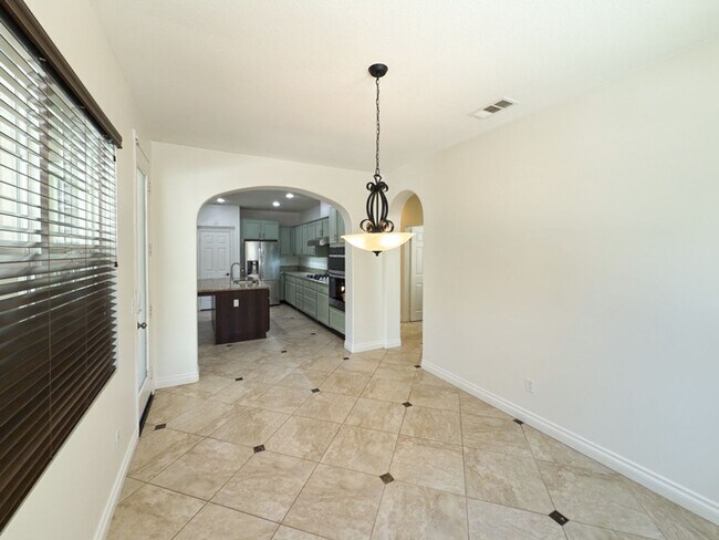 Building Photo - ~Temecula's Wolf Creek Community~ Beautifu...