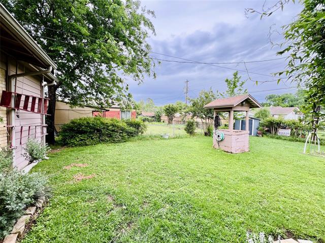 Building Photo - 310 W 15th St