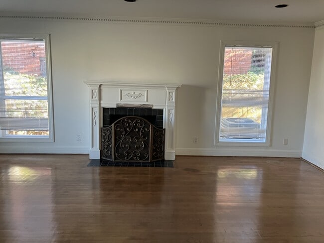 Building Photo - 3210 Oakdale St