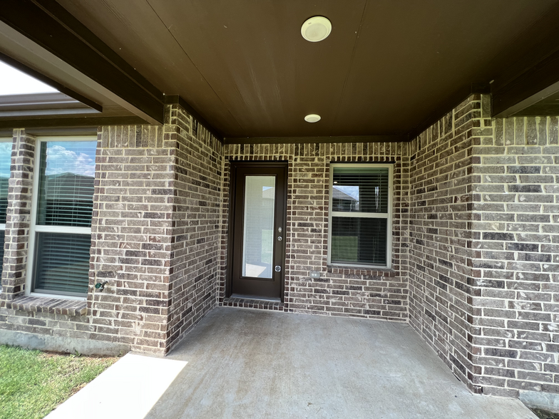 Building Photo - 3057 Maverick Dr