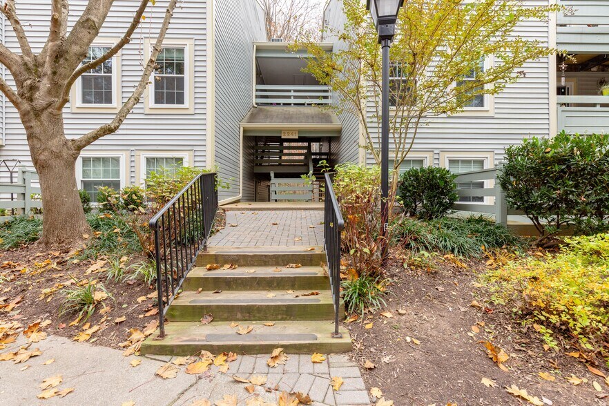 Building Photo - 2241 Lovedale Ln