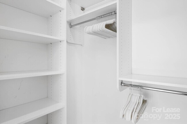 Building Photo - 3301 Spencer St