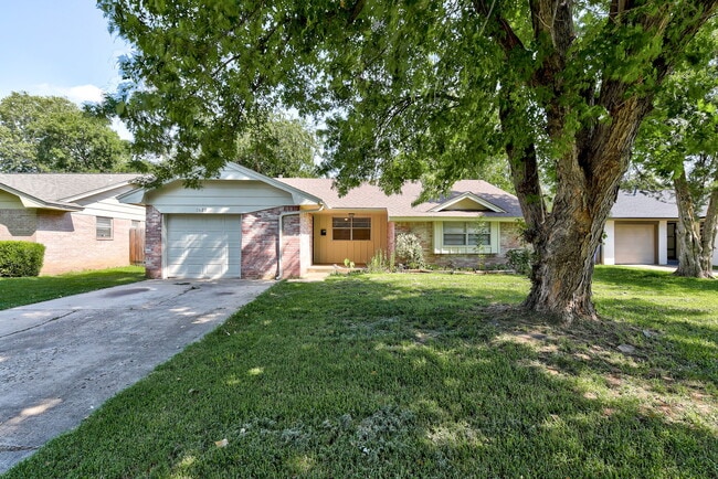 Primary Photo - 1627 Surrey Dr