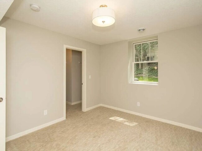Building Photo - 5321 Interlachen Blvd