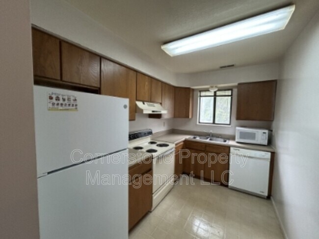 Building Photo - 1000 Emery Rd