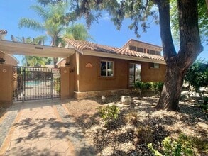 Building Photo - Heart of El Cajon!