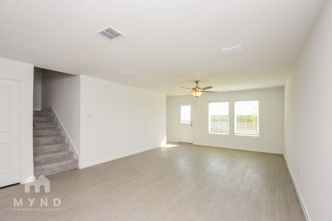 Building Photo - 2749 Mistwood Dr