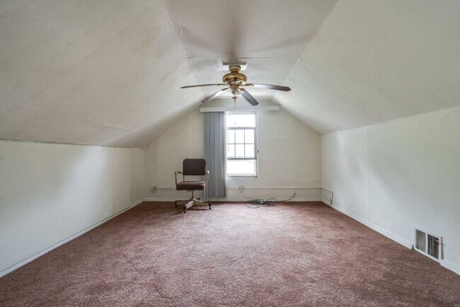 Building Photo - 2118 Denison Ave