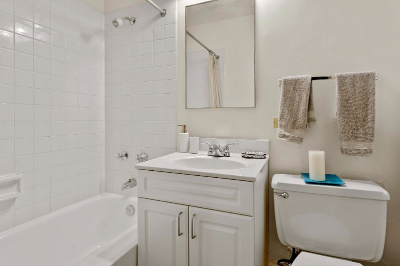 Building Photo - 1340 N Lake Shore Dr