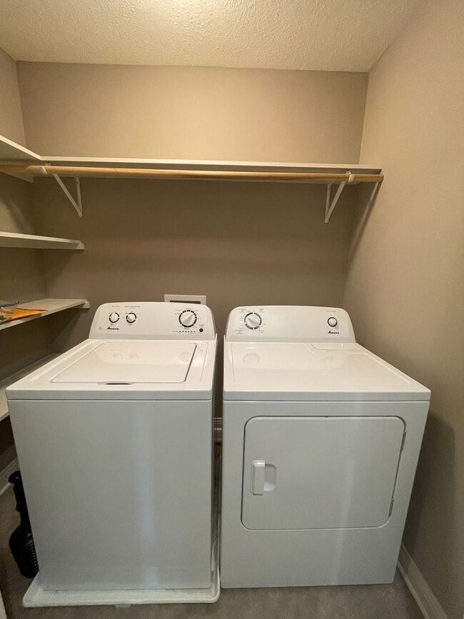 Building Photo - Custom Built 3 bed 2.5 bath Home Nestled A...