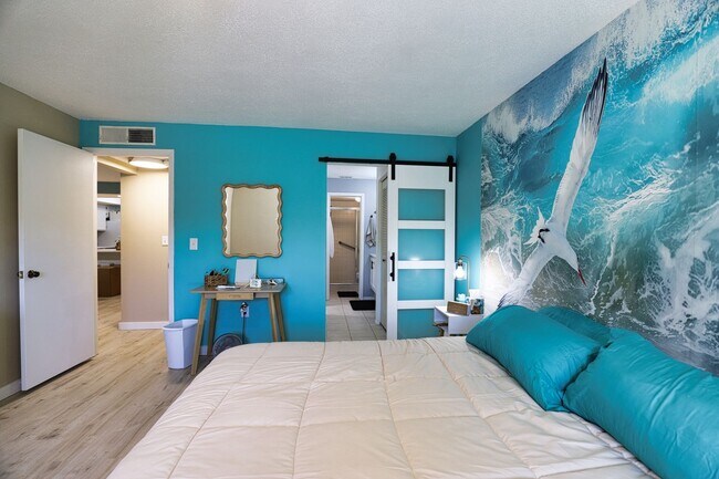 Building Photo - Seasonal Short-term 2-Bedroom 2-Bathroonm Condo located at Mission Lakes!