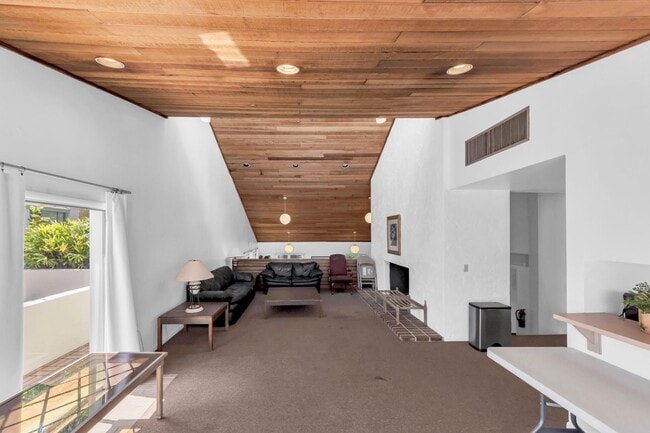 Building Photo - 4114 Pinelake Ln