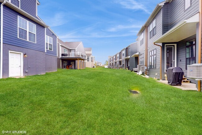 Building Photo - 314 E Lake St