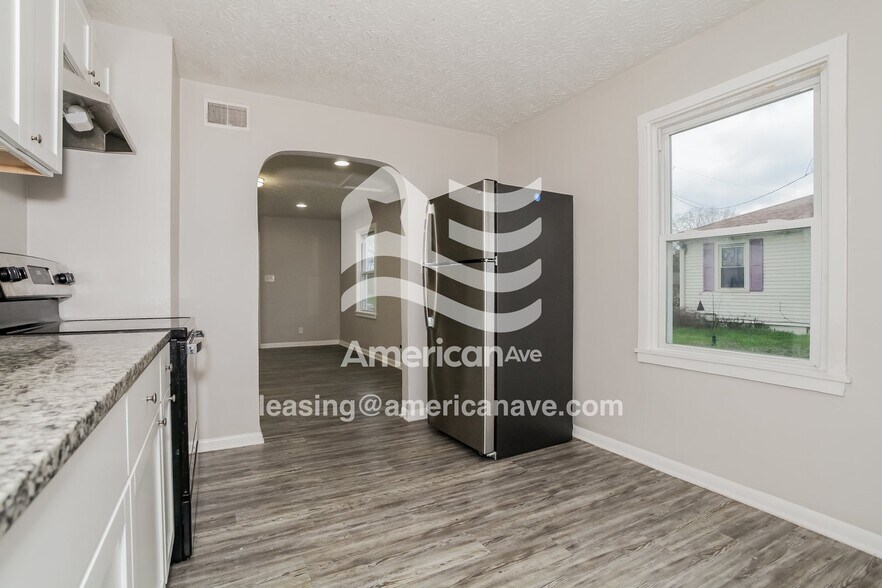 Building Photo - 701 19th Ave