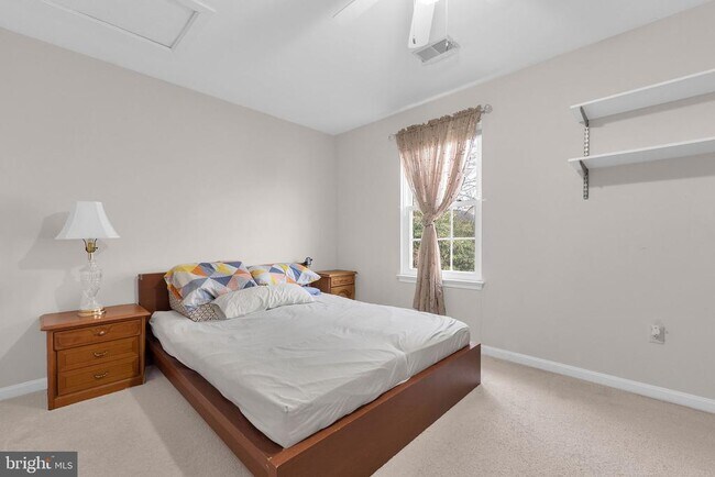 Building Photo - 15728 Beau Ridge Dr