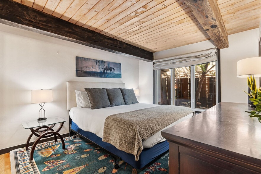 Building Photo - 1039 E Cooper Ave