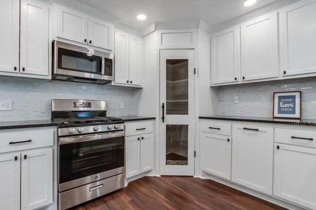 Building Photo - Luxury remodel in NW Oklahoma City