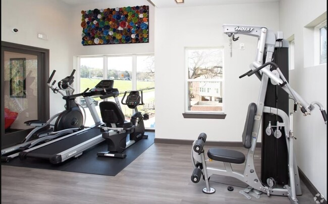 Building Photo - 1800 S I-35 Frontage Rd